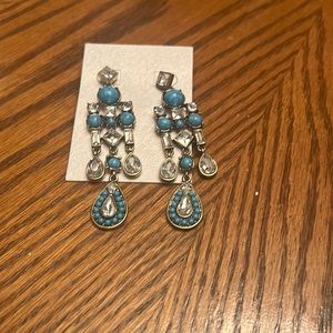 NWOT WOMEN NO BRAND TURQUOISE FAUX DIAMOND WITH SILVERTONE DANGLE LONG EARRING.